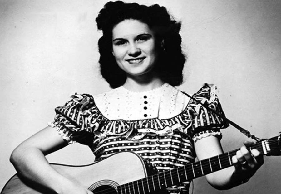 The Unbroken Circle: Kitty Wells – “It Wasn’t God Who Made Honky Tonk Angels” (1952)